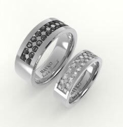 Witgouden trouwring gezet met twee rijen zwarte of heldere diamanten.