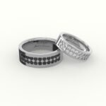 Witgouden trouwring gezet met twee rijen zwarte of heldere diamanten.