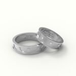 Witgouden trouwring met kroontjesdesign, gezet met diamanten.