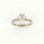 Gouden solitaire ring.