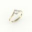 Gouden verlovingsring met moderne edgy zetting van een diamant.