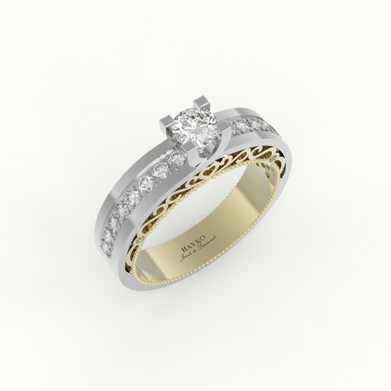 Witgouden verlovingsring met diamant en gouden hartjesversiering aan de binnenkant.