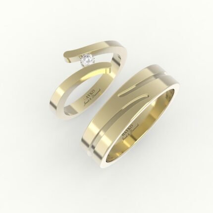 Gouden trouwring met open design, gezet met diamant.
