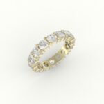 Gouden ring rondom gezet met brilliant geslepen diamanten.