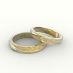 Gouden trouwring met reliëf