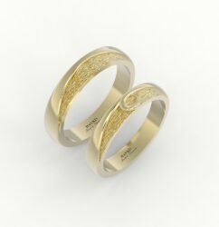 Gouden trouwring met reliëf