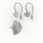 Set van witgouden ring en oorbellen met Japans shiso blad design.