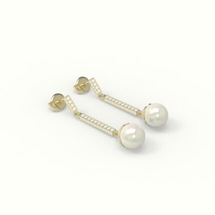 Gouden pareloorbellen met diamanten.