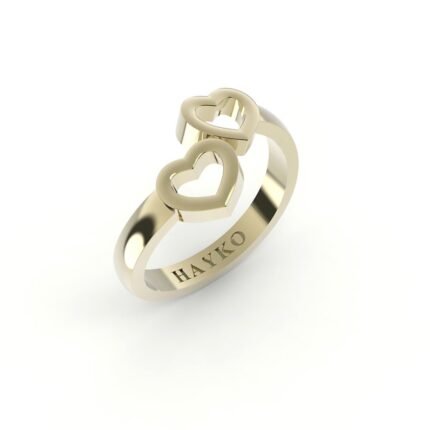 Gouden ring met hartjes design.