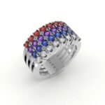 Witgouden ring met vier lagen edelstenen, in verschillende kleuren.
