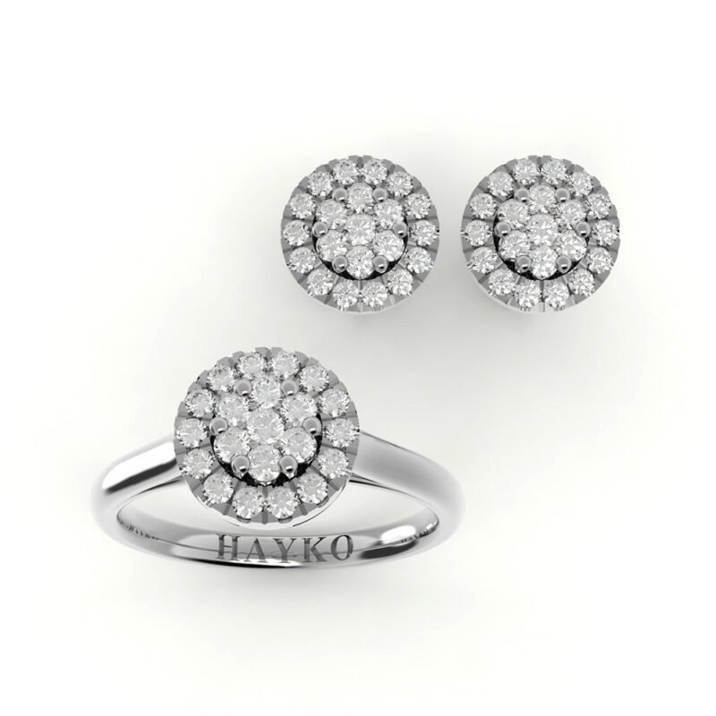 Set van ronde witgouden ring en oorbellen gezet met diamanten.