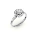 Ronde witgouden verlovingsring gezet met diamanten.