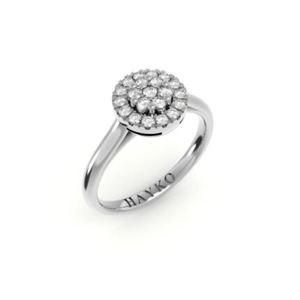 Ronde witgouden verlovingsring gezet met diamanten.