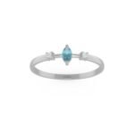 Witgouden verlovingsring met ronde diamanten en ovale toermalijn.