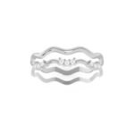 Witgouden verlovingsring met golvend design gezet met diamantjes.