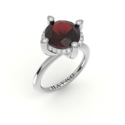 Witgouden solitaire ring met robijn omringd door diamanten.