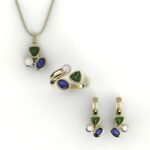 Set van asymmetrische gouden hanger, ring en oorbellen gezet met diamant, saffier en smaragd.