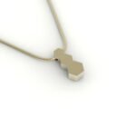 Gouden hanger met hexagon design.