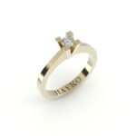 Gouden solitaire ring met moderne zetting.