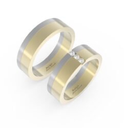 Tweedelige witgouden en gouden trouwring gezet met drie diamanten.