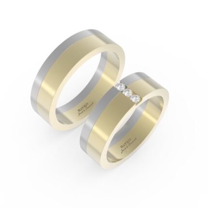 Tweedelige witgouden en gouden trouwring gezet met drie diamanten.