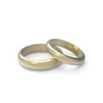 Gouden trouwring met afgeronde band.