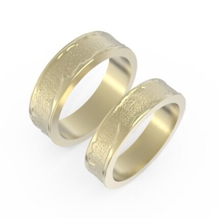 Gouden trouwring met motief.