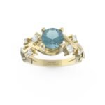 Gouden ring met gecompliceerde zetting van diamanten en een aquamarijn.
