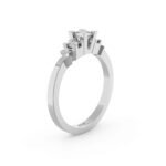 Witgouden verlovingsring met complexe zetting van diamanten.