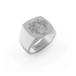 Witgouden zegelring met familiewapen.