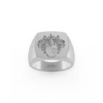 Witgouden zegelring met familiewapen.