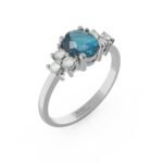 Witgouden ring met toermalijn en diamanten gezet.