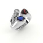 Witgouden asymmetrische ring gezet met diamant, robijn en saffier.