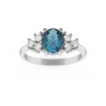 Witgouden ring met toermalijn en diamanten gezet.