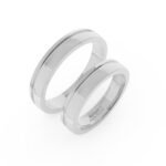 Witgouden trouwring met inkeping.